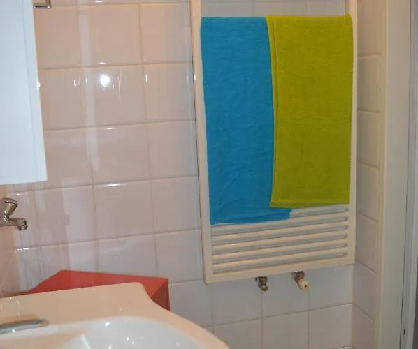 Nette Altbauwohnung Nur 10 Min Von Der Apartment *
