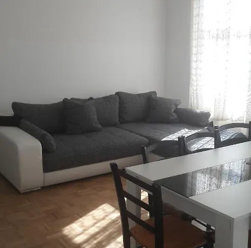 Nette Altbauwohnung Nur 10 Min Von Der Apartment *