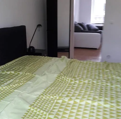 Nette Altbauwohnung Nur 10 Min Von Der Apartment